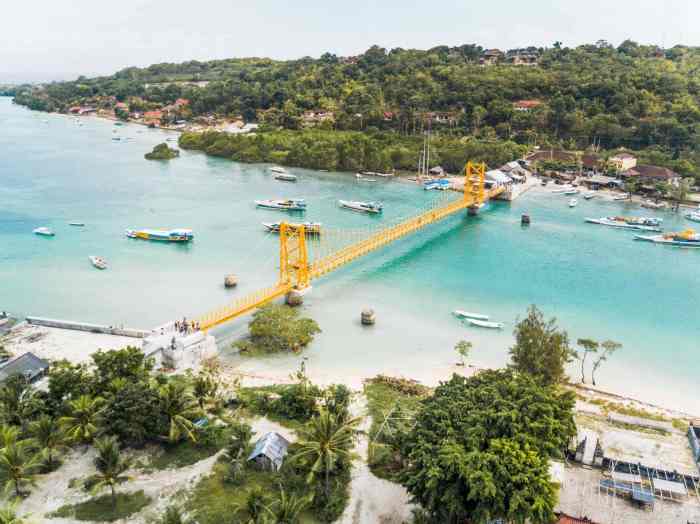 Lembongan nusa cliff